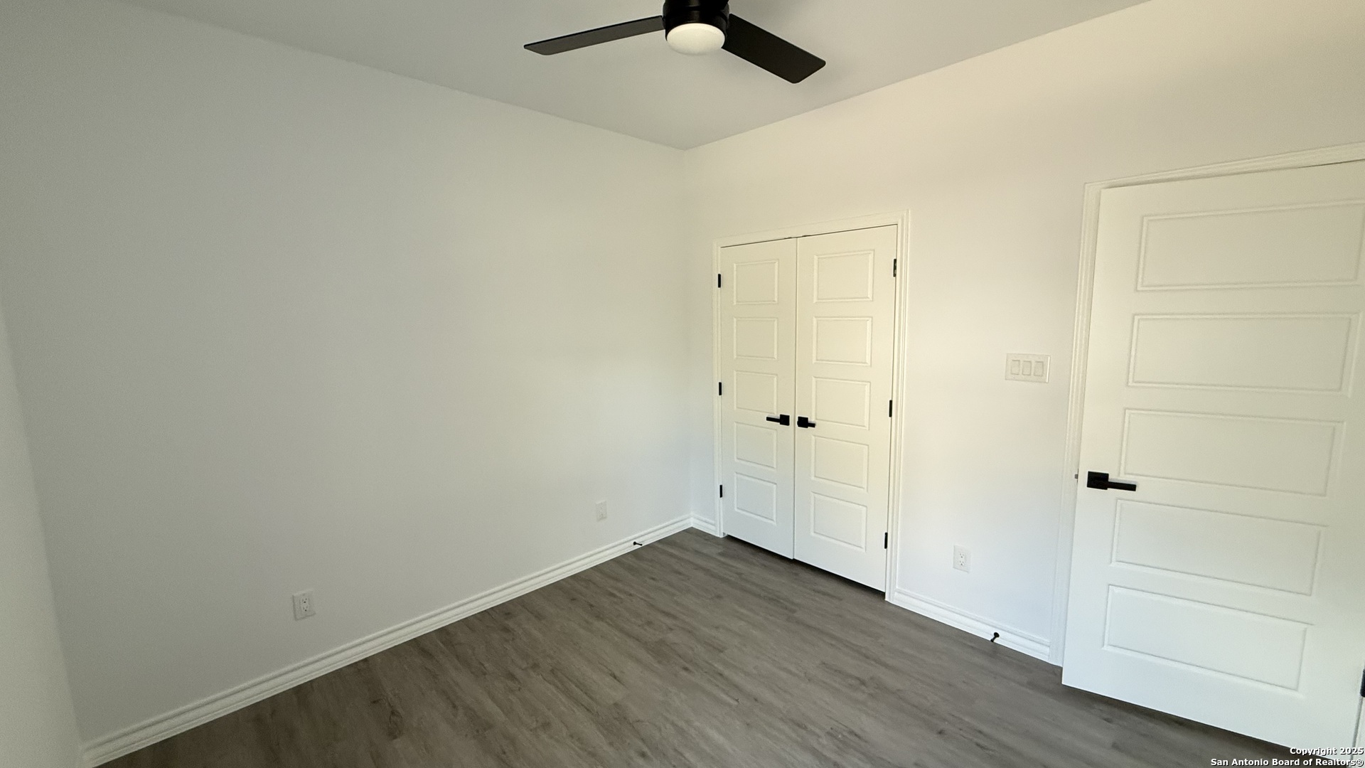 124 Lookout Court Spring Branch, TX 78070 - Photo 20 of 28 a view of empty room with wooden floor