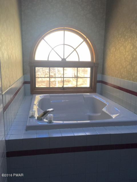 643 Whipporwill Drive Bushkill, PA 18324 - Photo 5 of 13