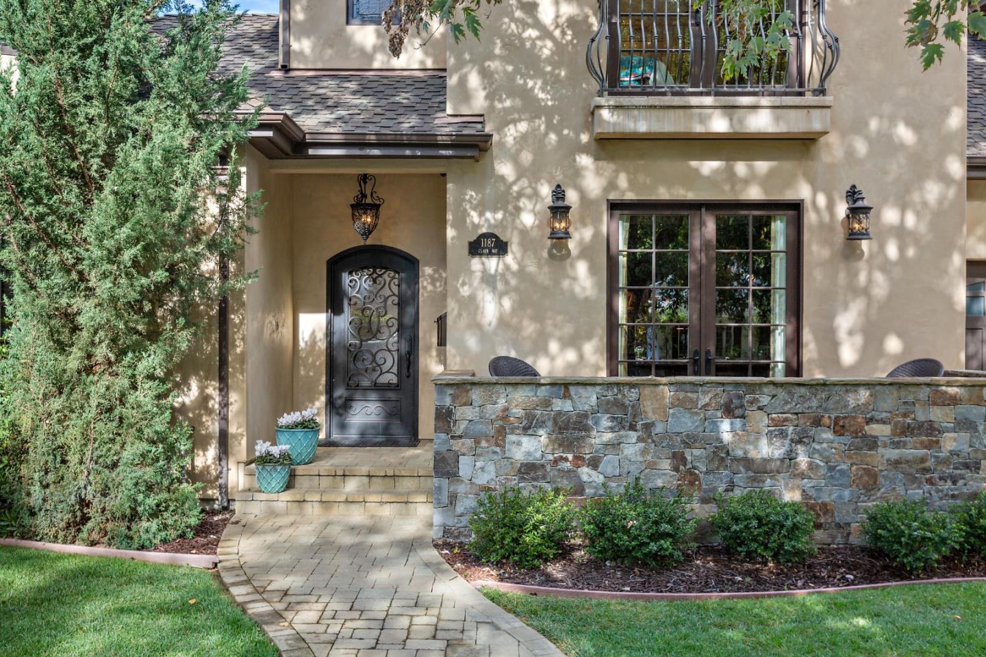 1187 Clark Way San Jose, CA 95125 - Photo 5 of 81 a front view of a house with a garden