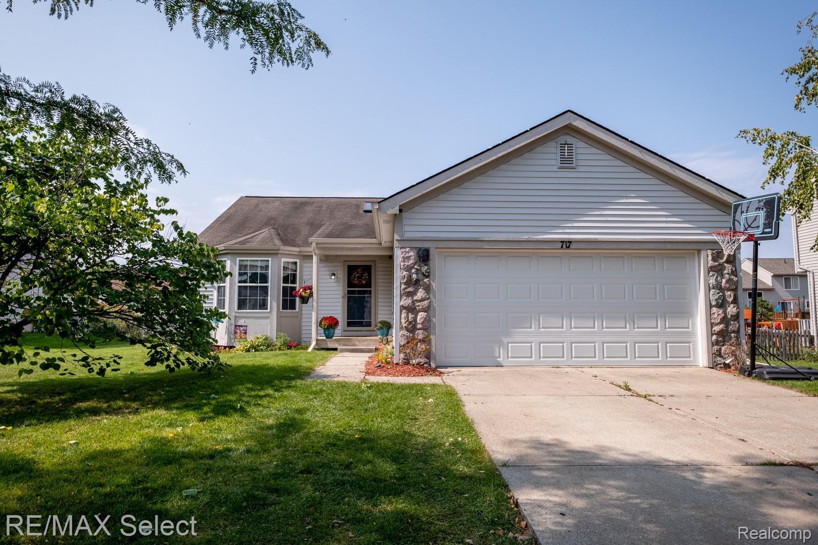 717 Ridgecrest Street Fenton, MI 48430 - Photo 1 of 1 DSCF2811-HDR.jpg