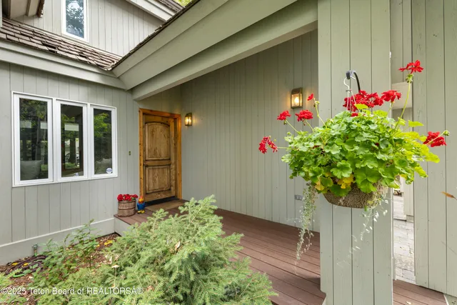 $4,950,000 | 3035 White Pine Lane, Wilson, WY 83014