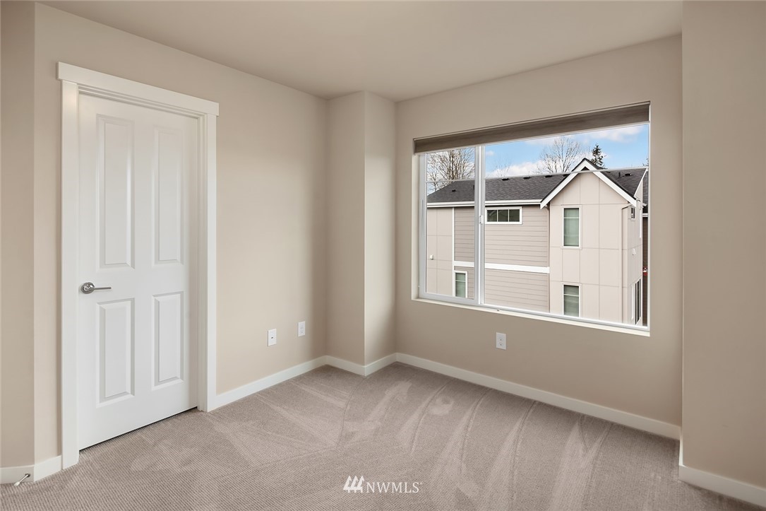 335 Anacortes Place Northeast Renton, WA 98059 - Photo 12 of 17