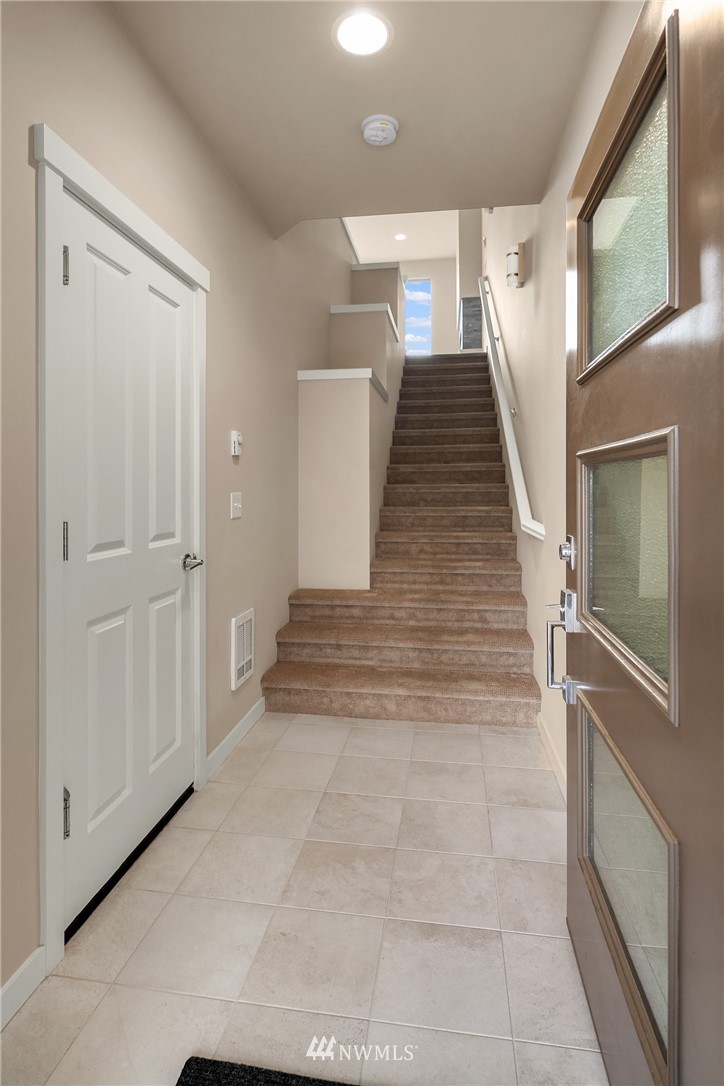 335 Anacortes Place Northeast Renton, WA 98059 - Photo 3 of 17