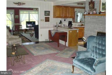 12166 Country Club Road Waynesboro, PA 17268 - Photo 3 of 17 Living Room