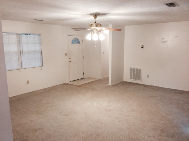 133 Stirk Road Macon, GA 31211 - Photo 2 of 16 an empty room with a bathroom
