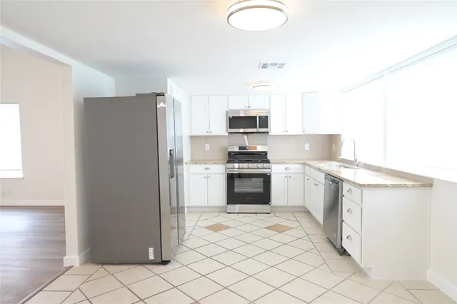 $2,500 | 7403 Ferndale Circle, Austin, TX 78745