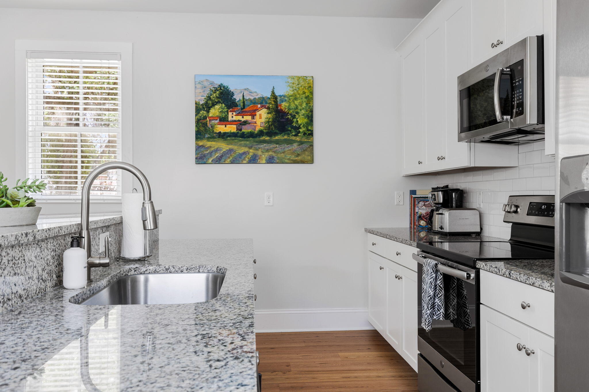 162 Spring Street, Unit E Charleston, SC 29403 - Photo 6 of 26