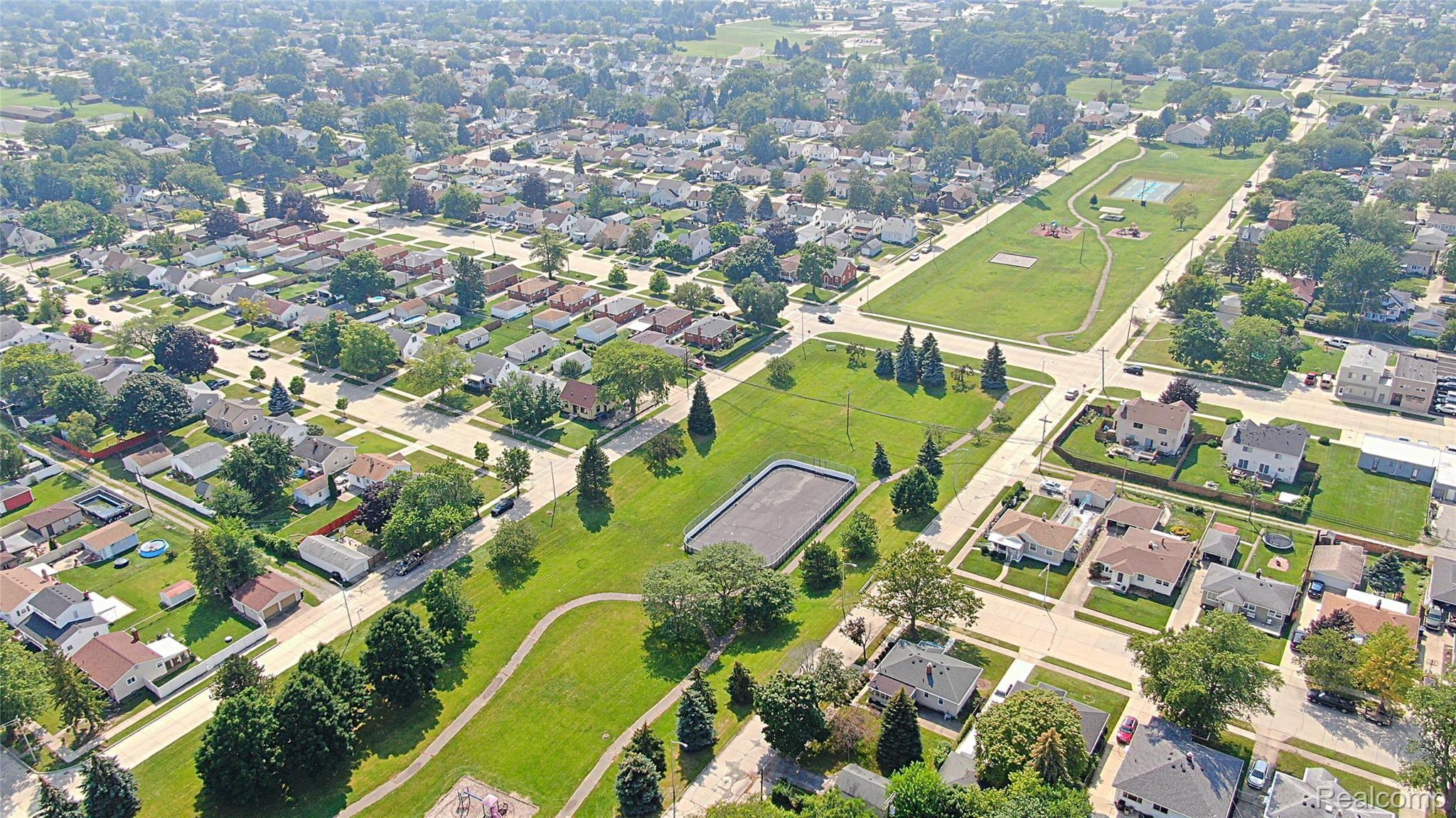 17529 Smith Street Riverview, MI 48193 - Photo 11 of 37 DJI_0921_InPixio.jpg