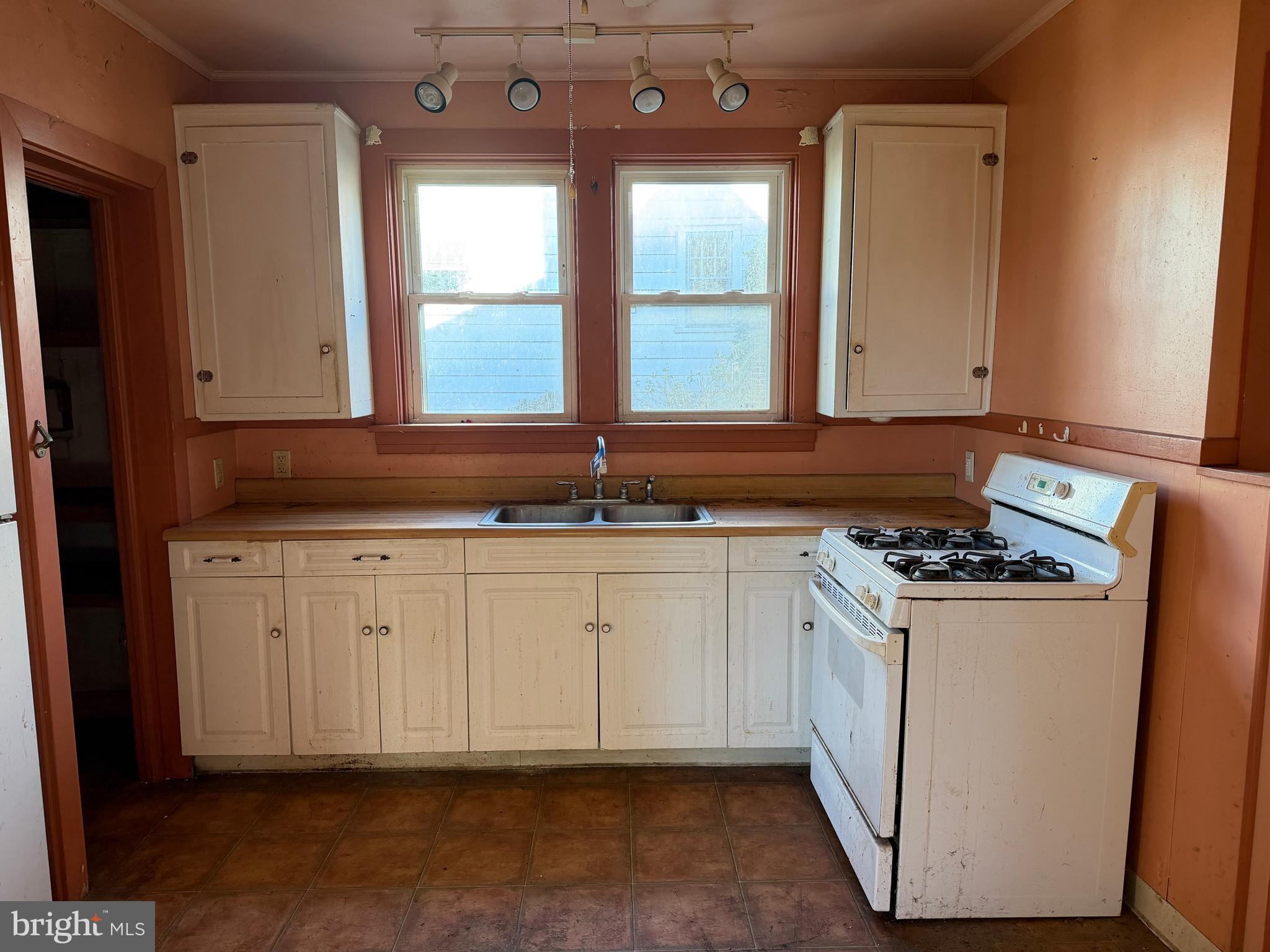 3428 Old Orchard Road Harrisburg, PA 17109 - Photo 11 of 22 a view of a kitchen with window and washer