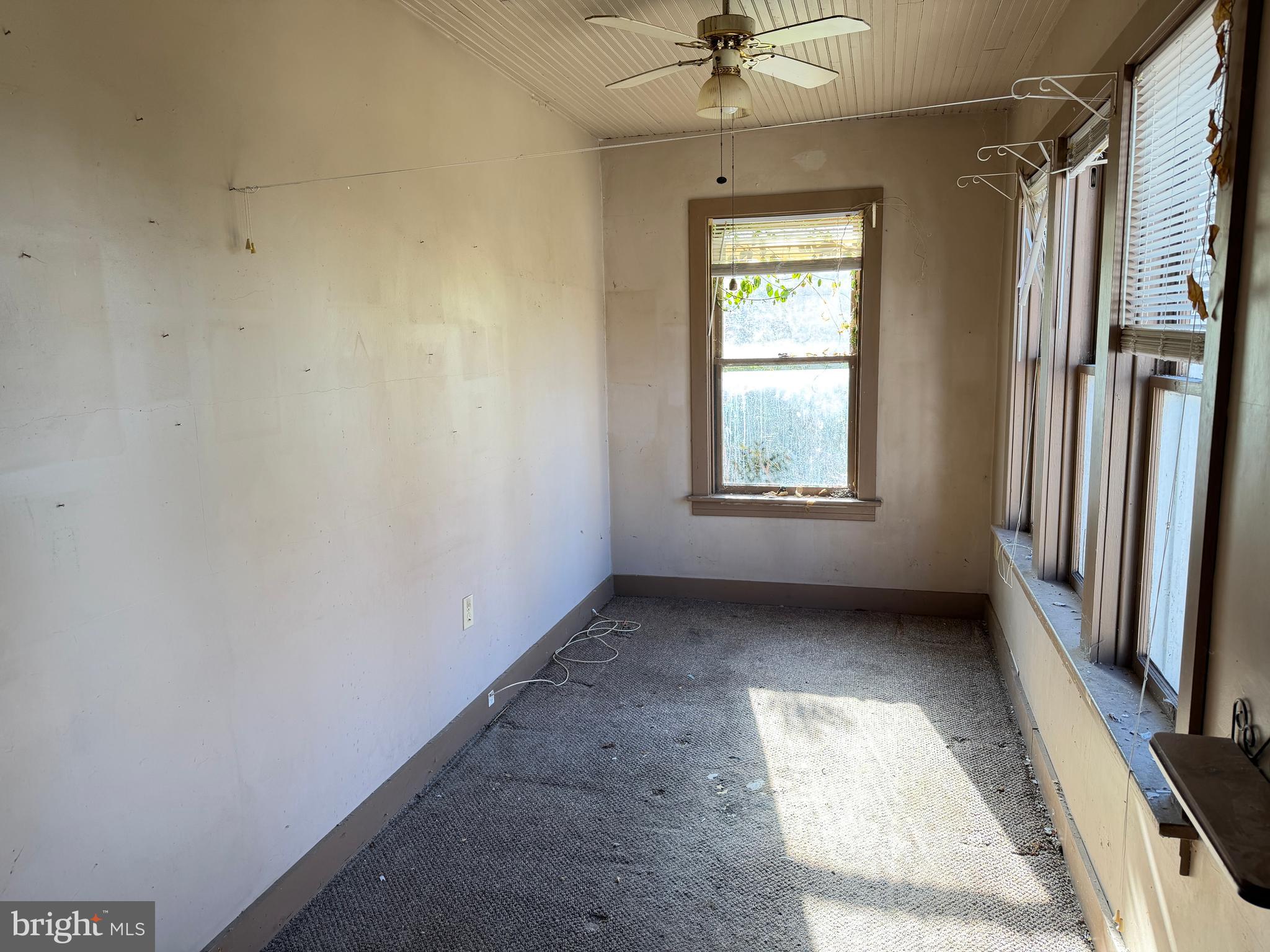 3428 Old Orchard Road Harrisburg, PA 17109 - Photo 12 of 22 an empty room with windows and closet