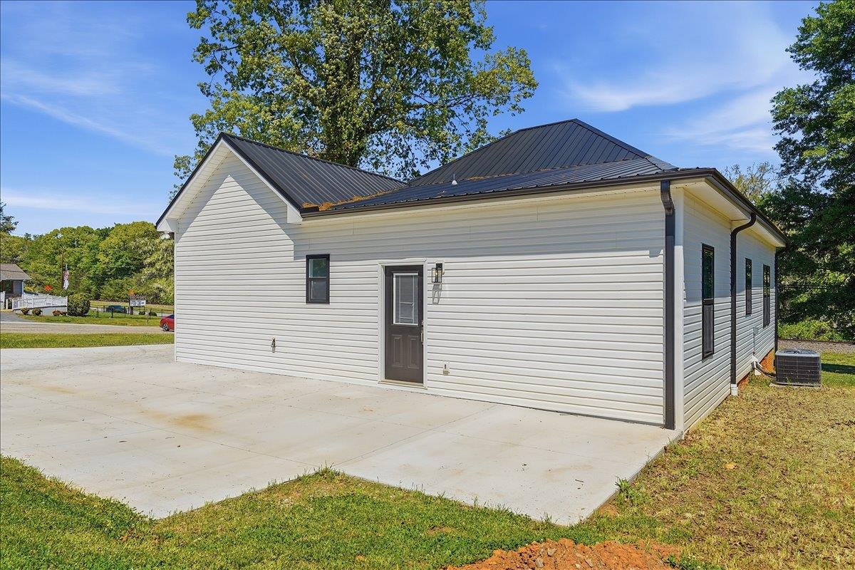 202 South Howard Avenue Landrum, SC 29356 - Photo 29 of 30