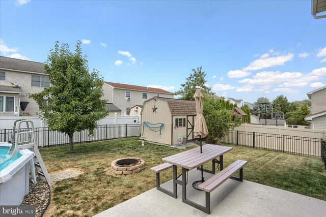 a view of outdoor space yard and patio