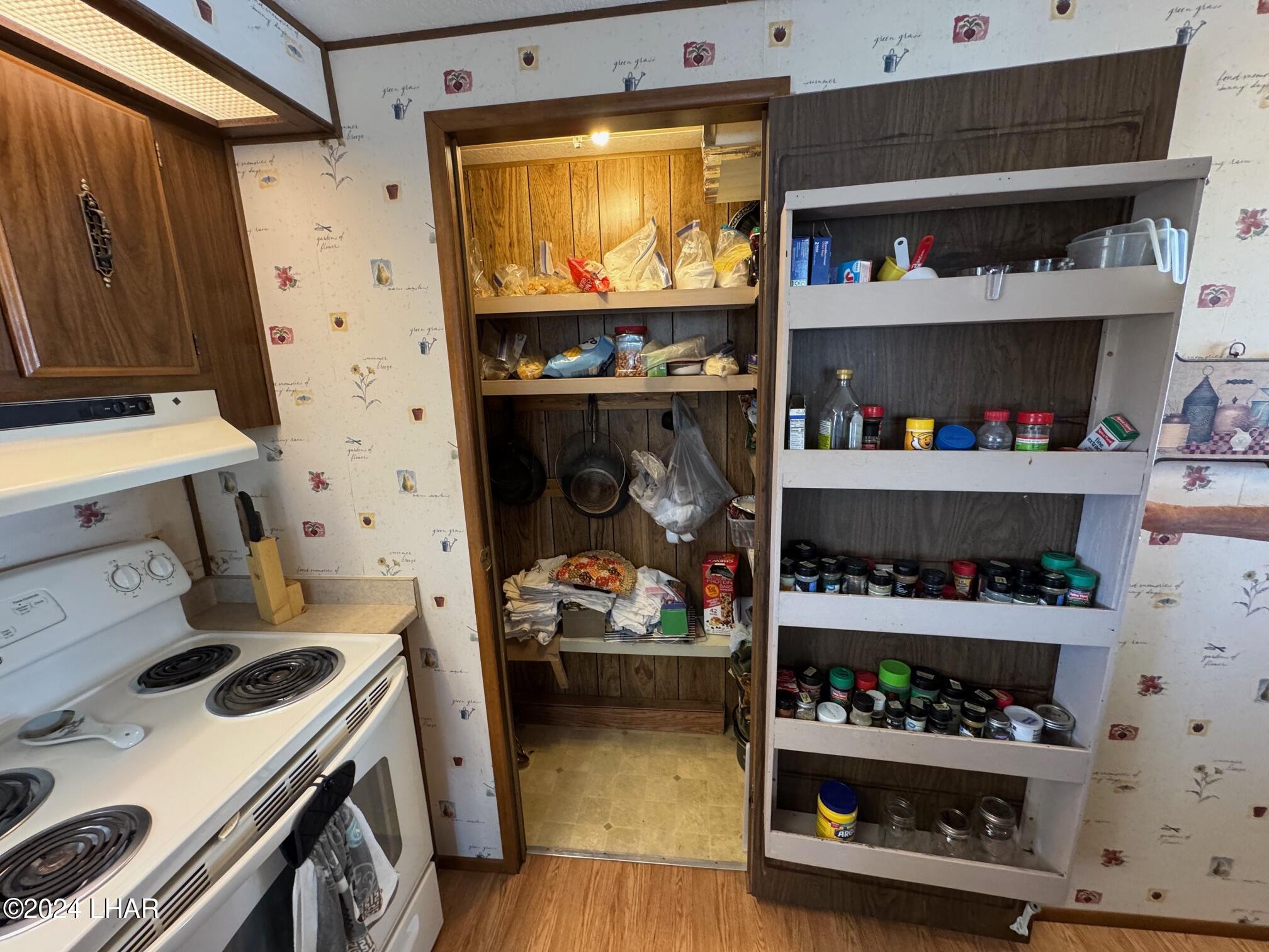 25514 Pendleton Way Bouse, AZ 85325 - Photo 14 of 24 Pantry