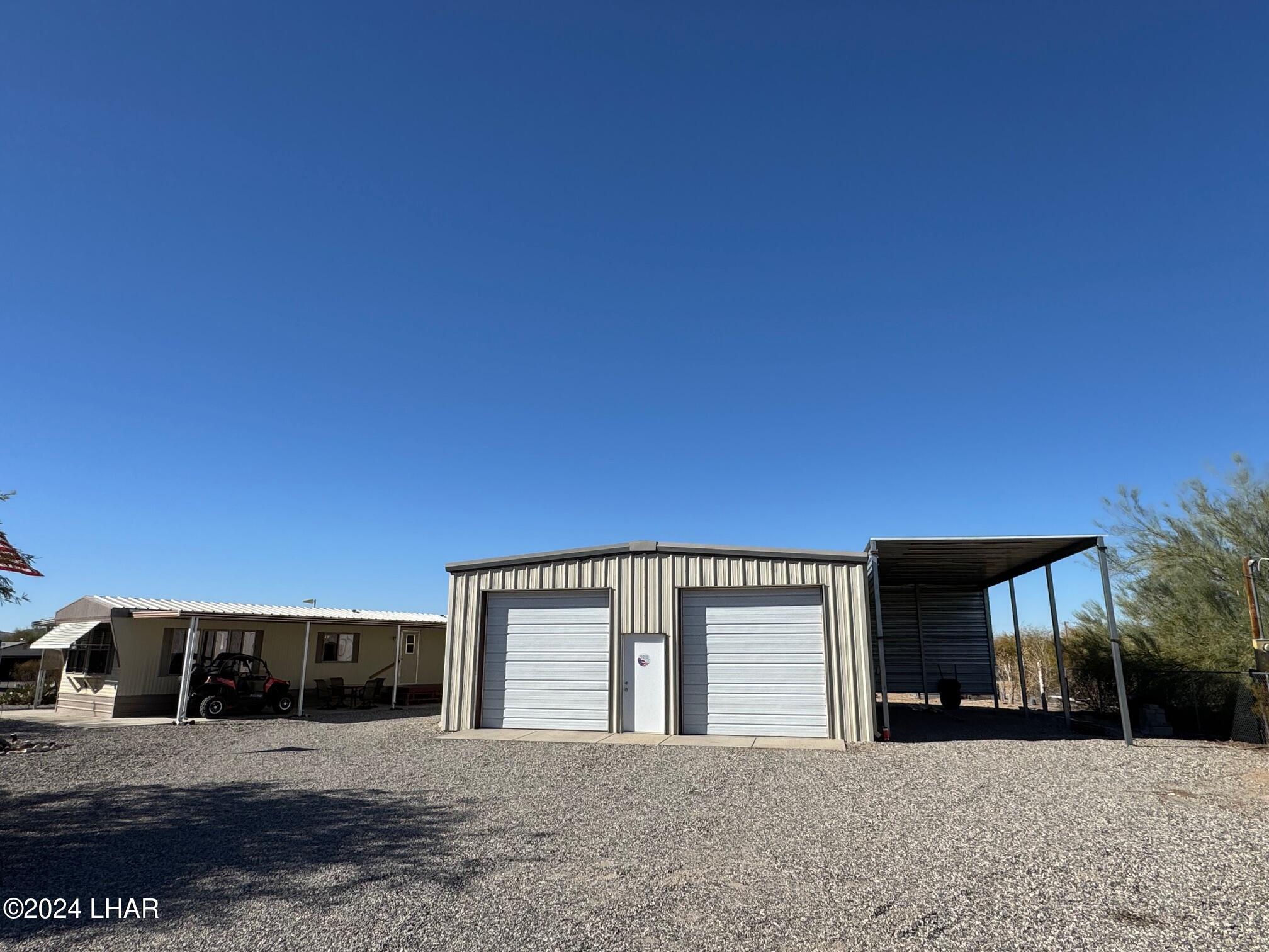 25514 Pendleton Way Bouse, AZ 85325 - Photo 17 of 24 Large garage