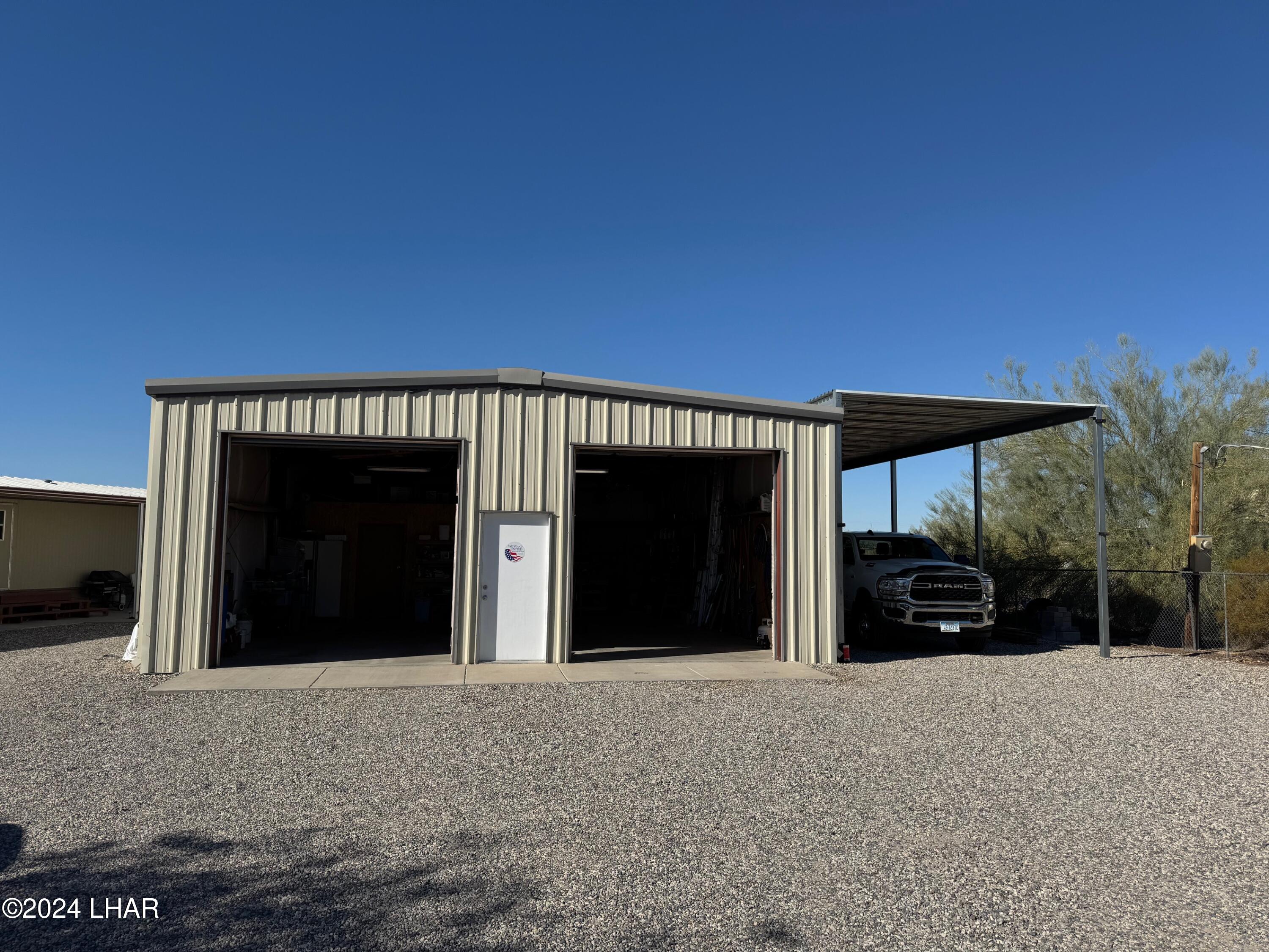 25514 Pendleton Way Bouse, AZ 85325 - Photo 18 of 24 Open garage