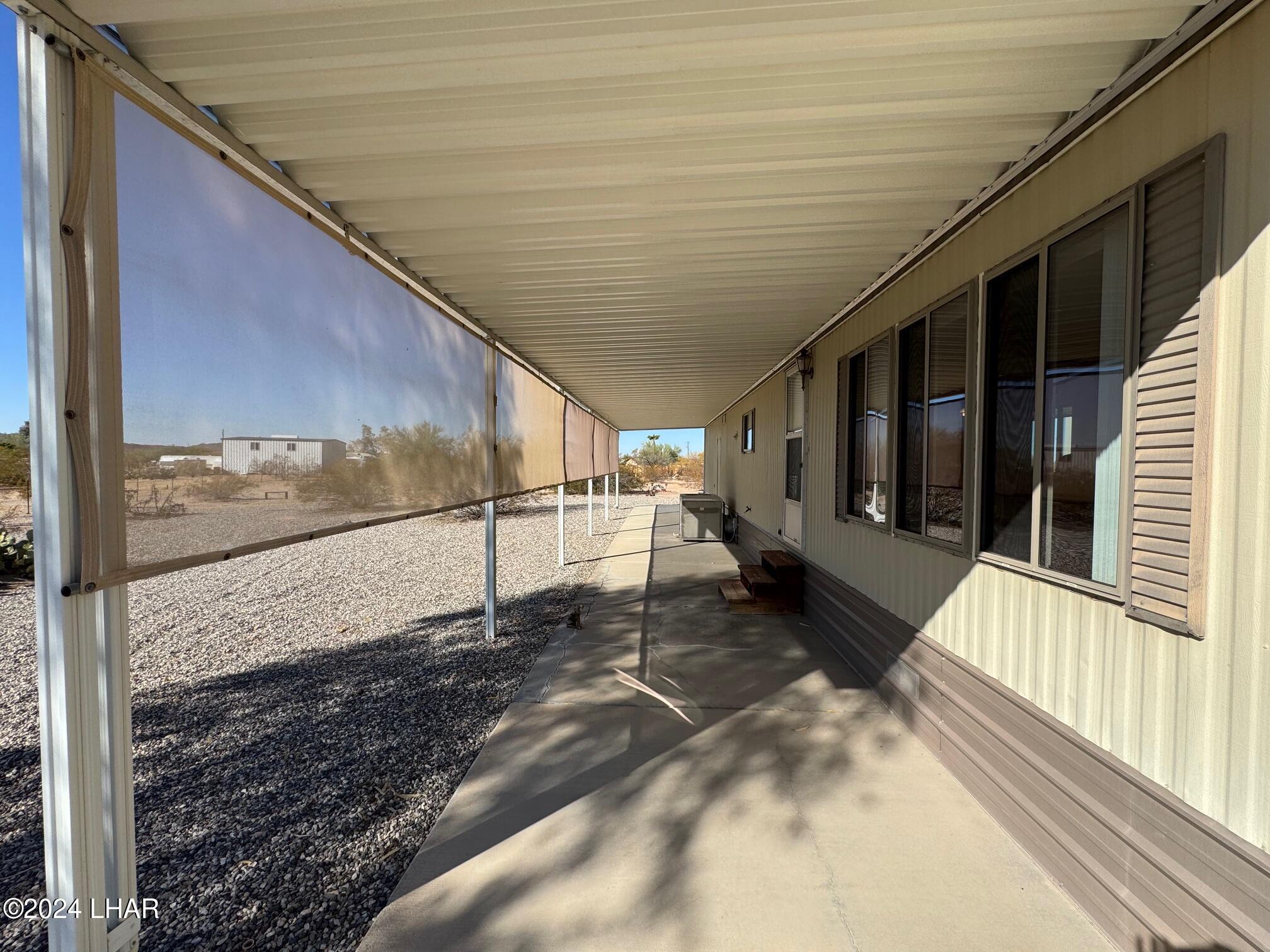25514 Pendleton Way Bouse, AZ 85325 - Photo 4 of 24 Covered patio