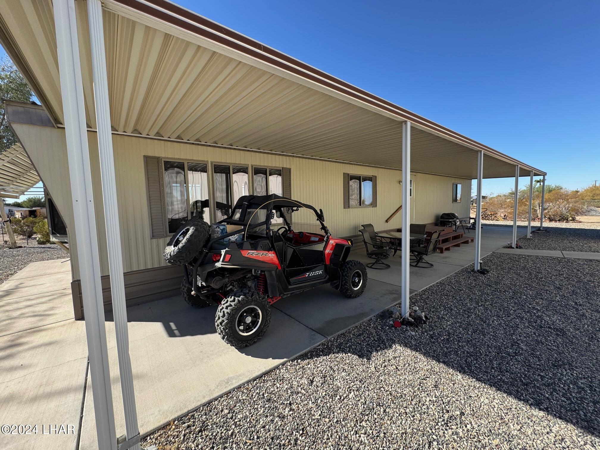 25514 Pendleton Way Bouse, AZ 85325 - Photo 5 of 24 Covered patio
