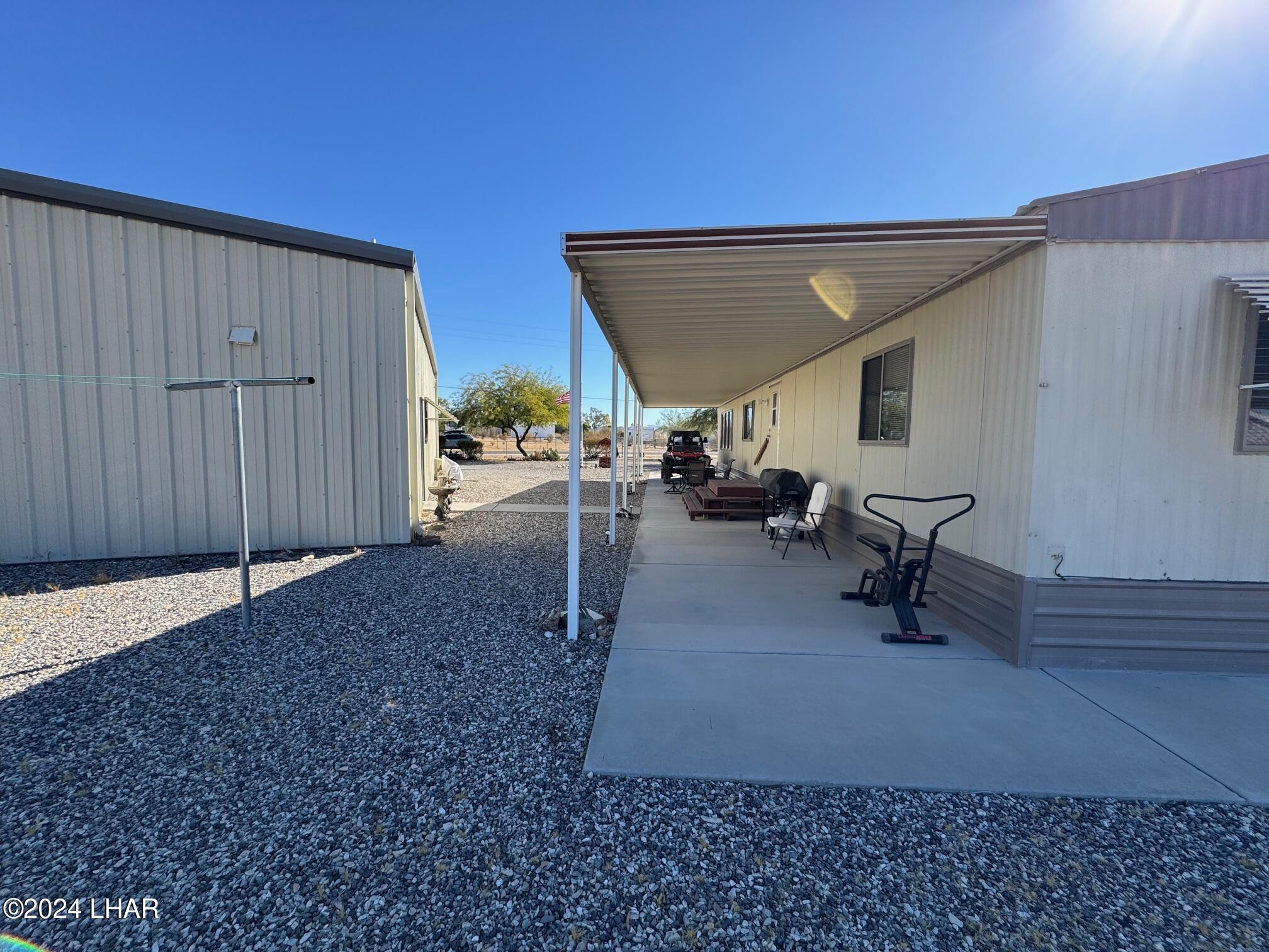 25514 Pendleton Way Bouse, AZ 85325 - Photo 7 of 24 Side view