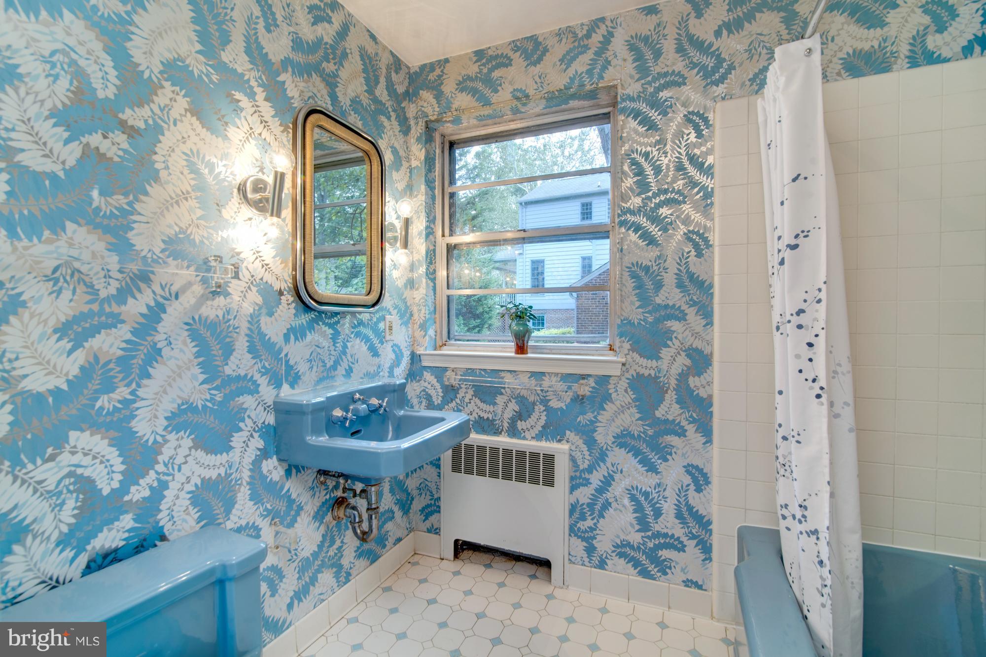8117 Rayburn Road Bethesda, MD 20817 - Photo 18 of 30 2nd full bath upstairs