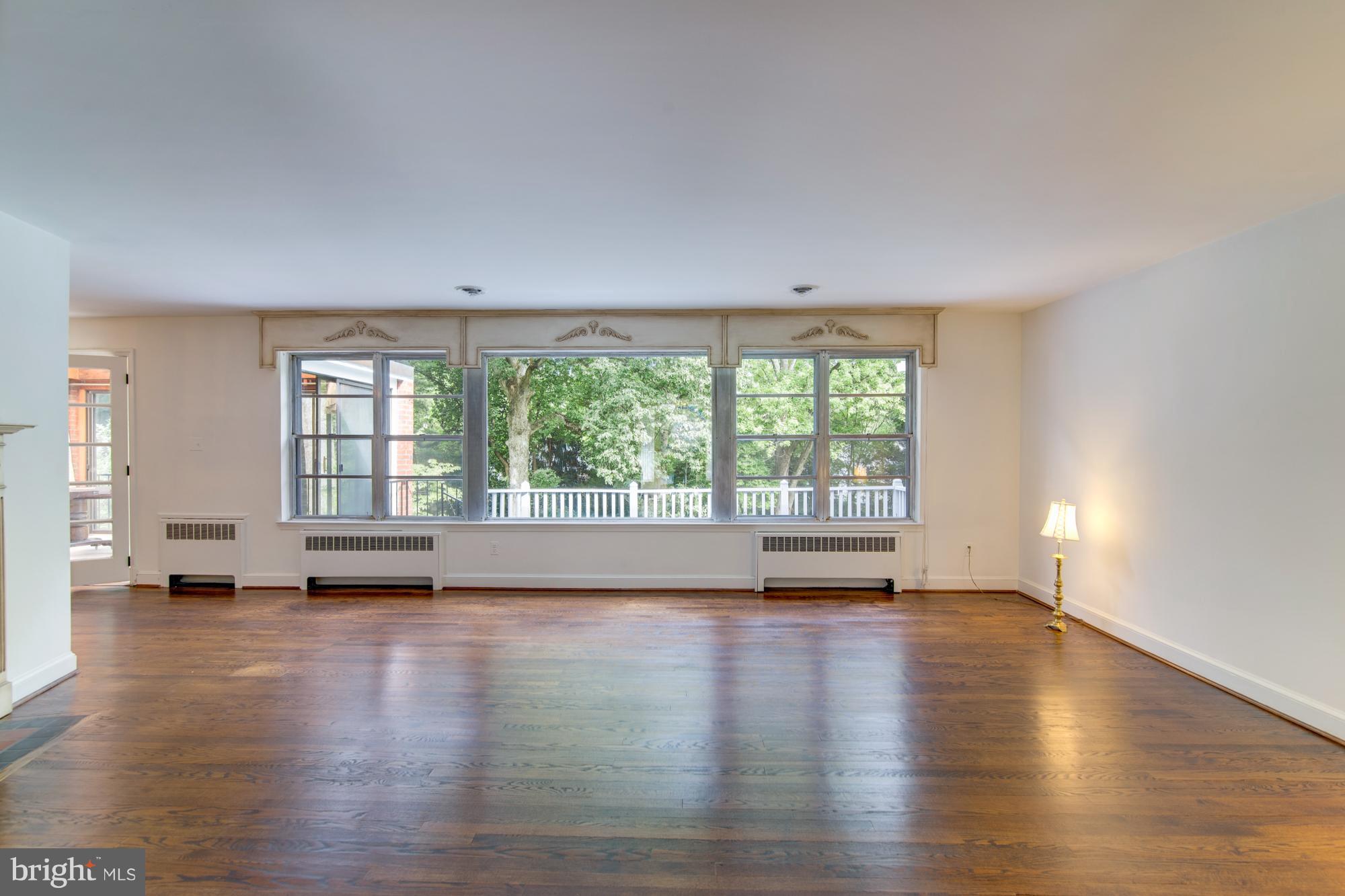 8117 Rayburn Road Bethesda, MD 20817 - Photo 4 of 30 Living Room