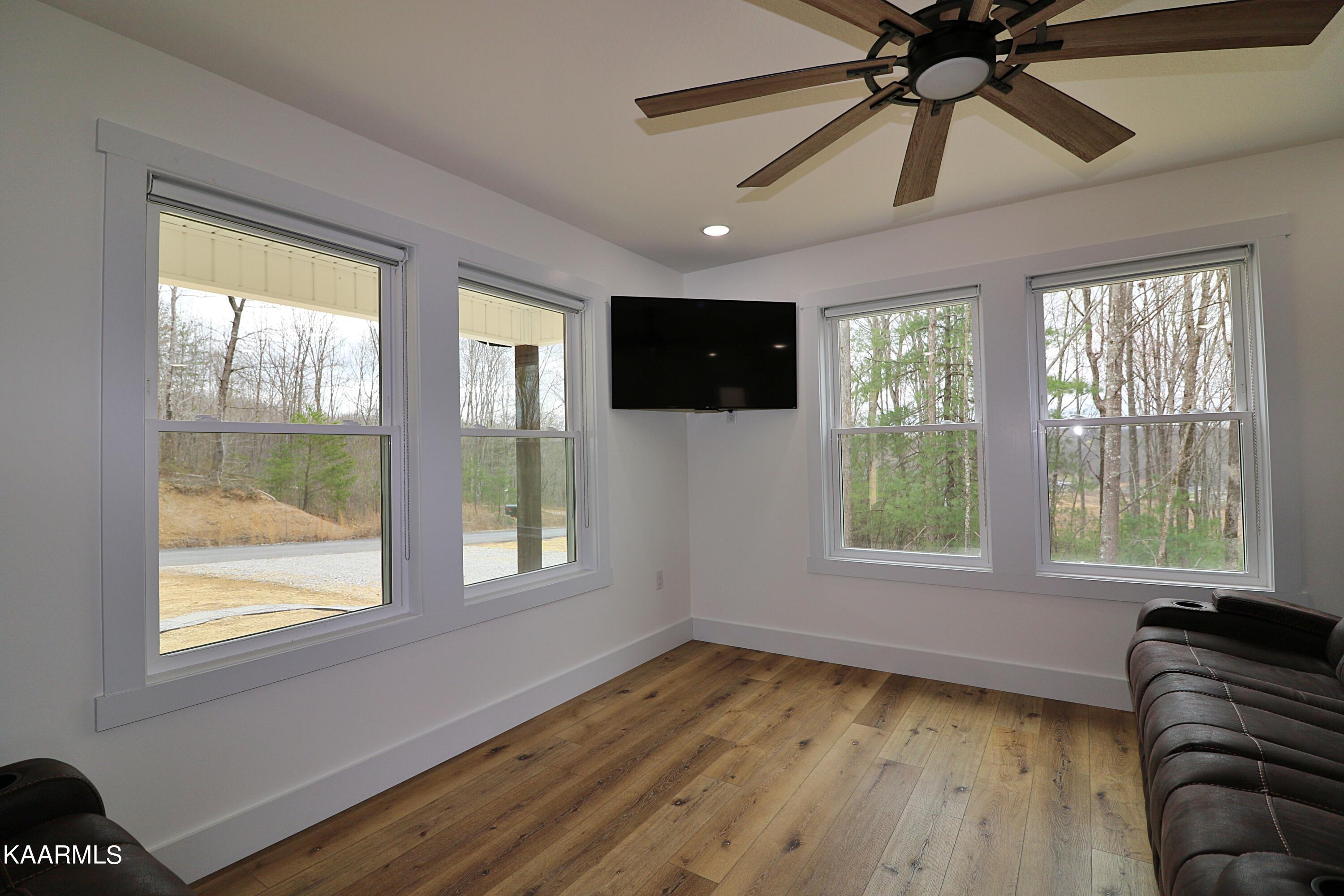 463 Evelyn Private Road Huntsville, TN 37756 - Photo 7 of 43 094A3058