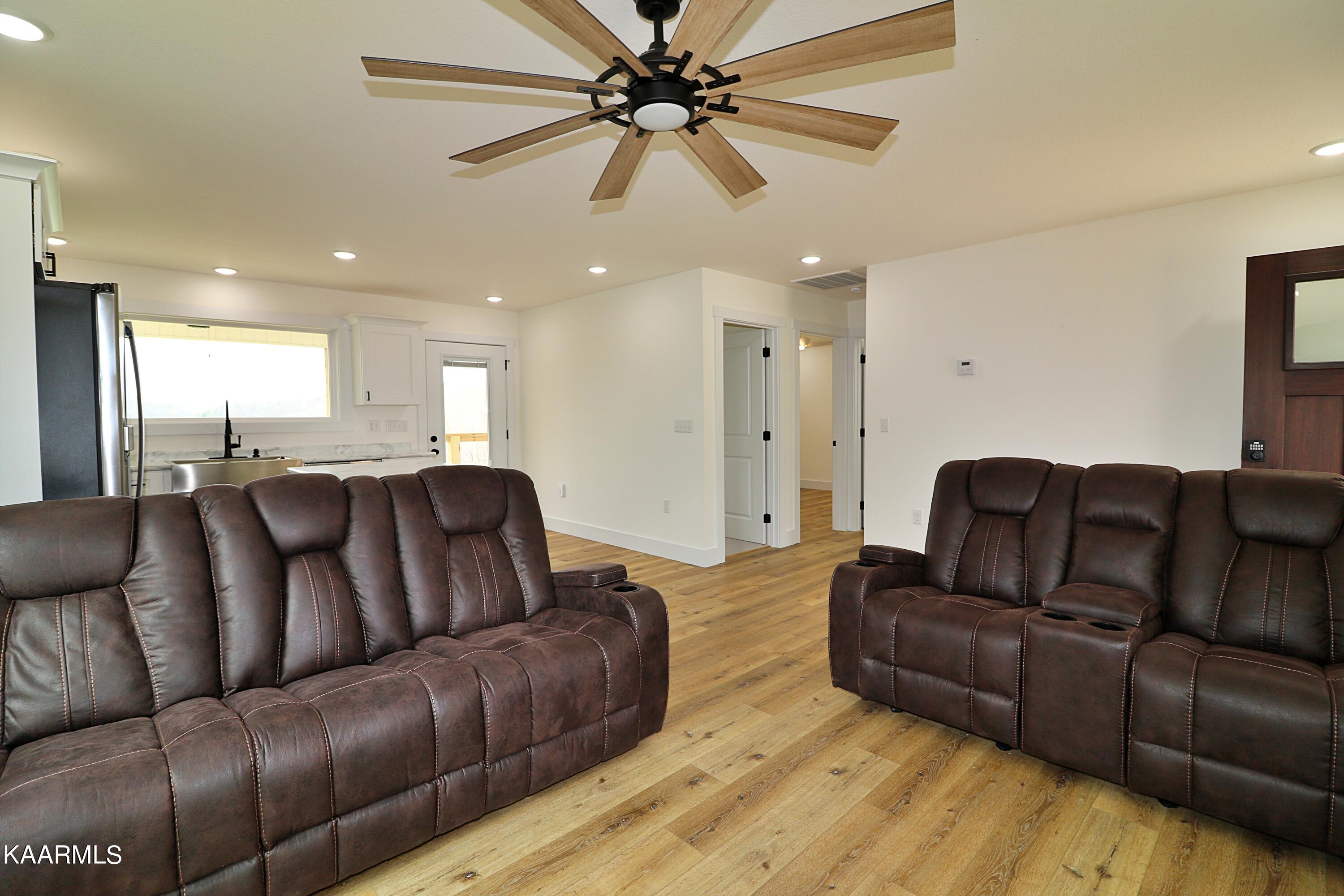 463 Evelyn Private Road Huntsville, TN 37756 - Photo 8 of 43 094A3059
