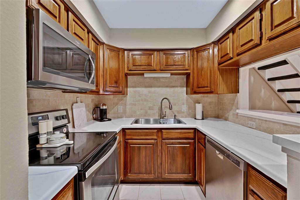2577 Shady Ridge Drive Bedford, TX 76021 - Photo 7 of 22