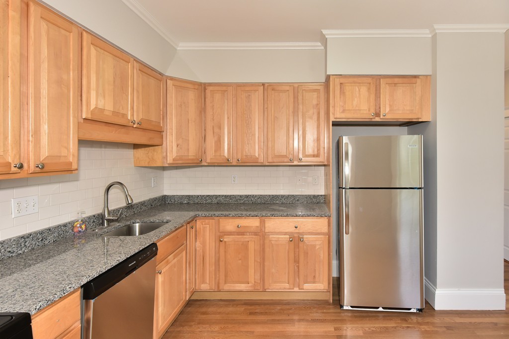 25 Bates Road, Unit 25 Framingham, MA 01702 - Photo 4 of 29 Gallery Image 4