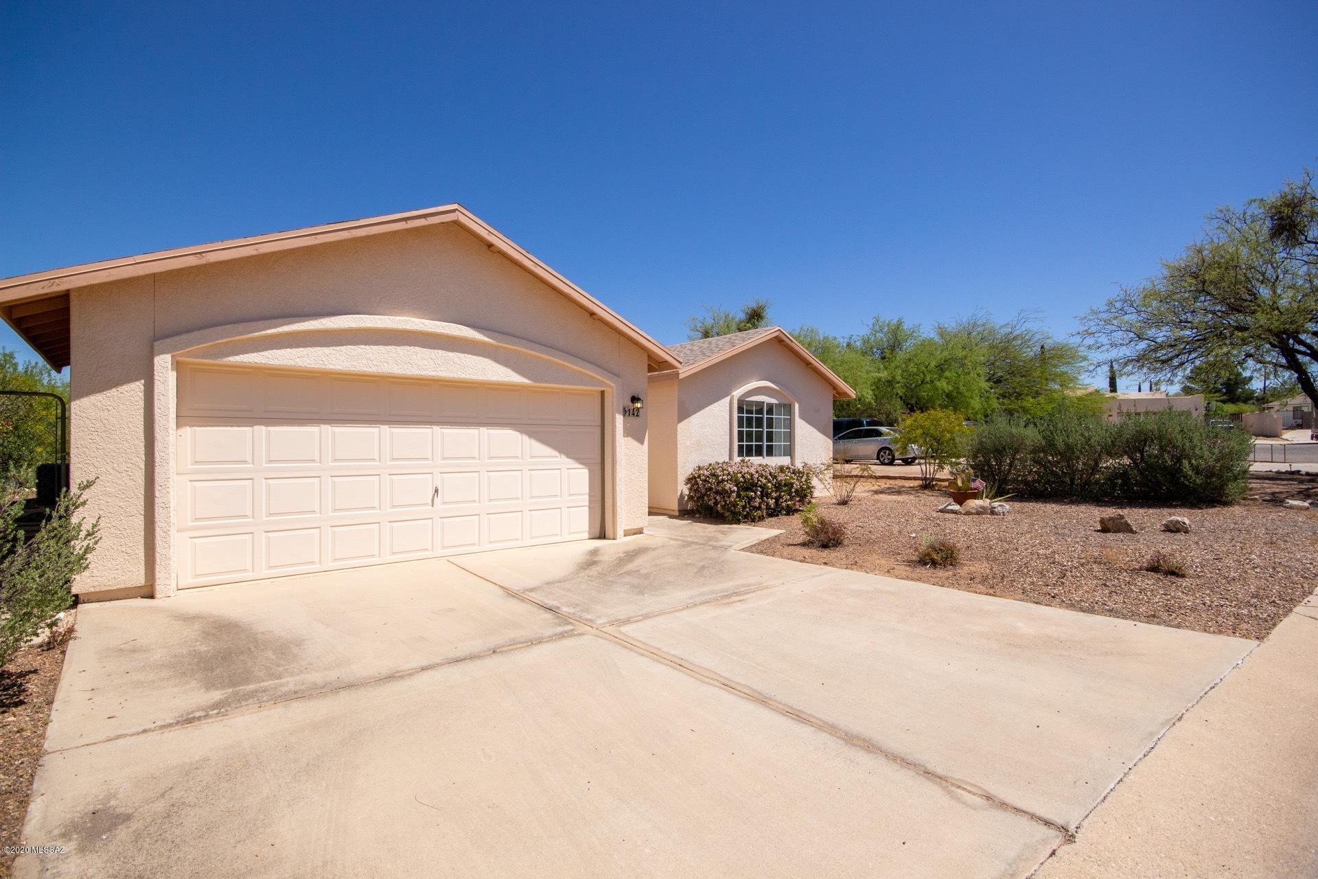 142 West Forrest Feezor Street Corona de Tucson, AZ 85641 - Photo 3 of 40