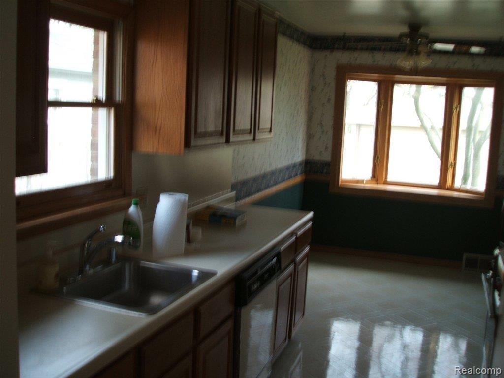 2328 Derby Road Birmingham, MI 48009 - Photo 3 of 12 DSCF0836.JPG