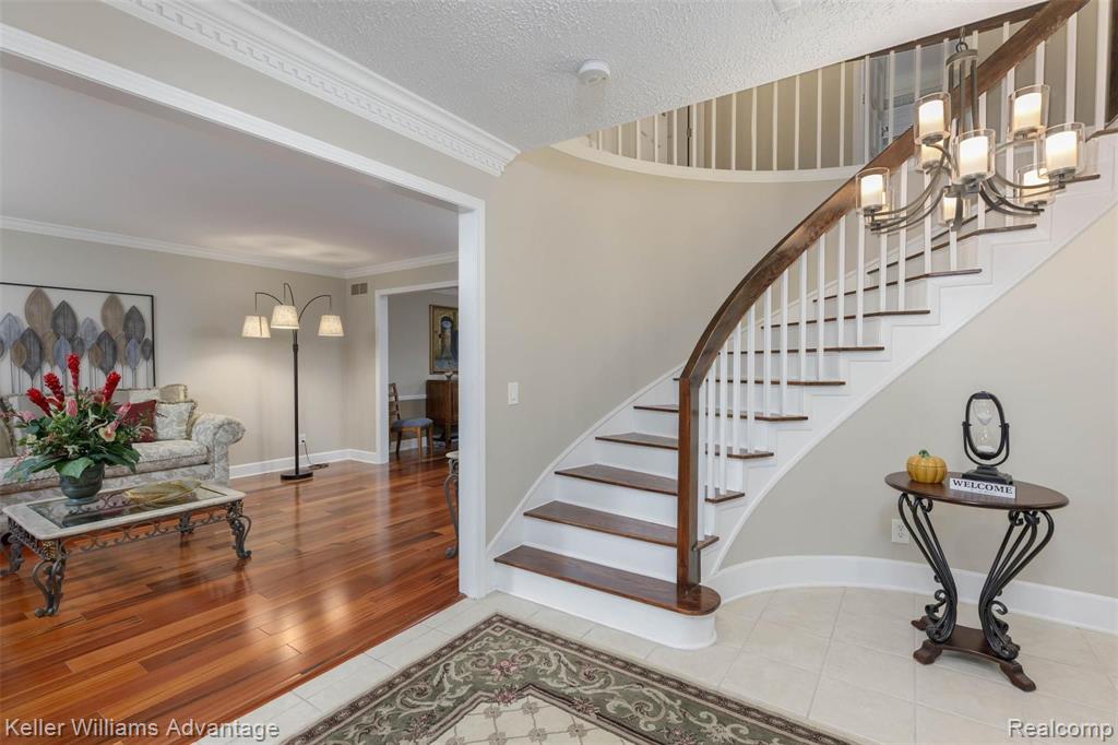 25325 Rutledge Crossing Farmington Hills, MI 48335 - Photo 3 of 56