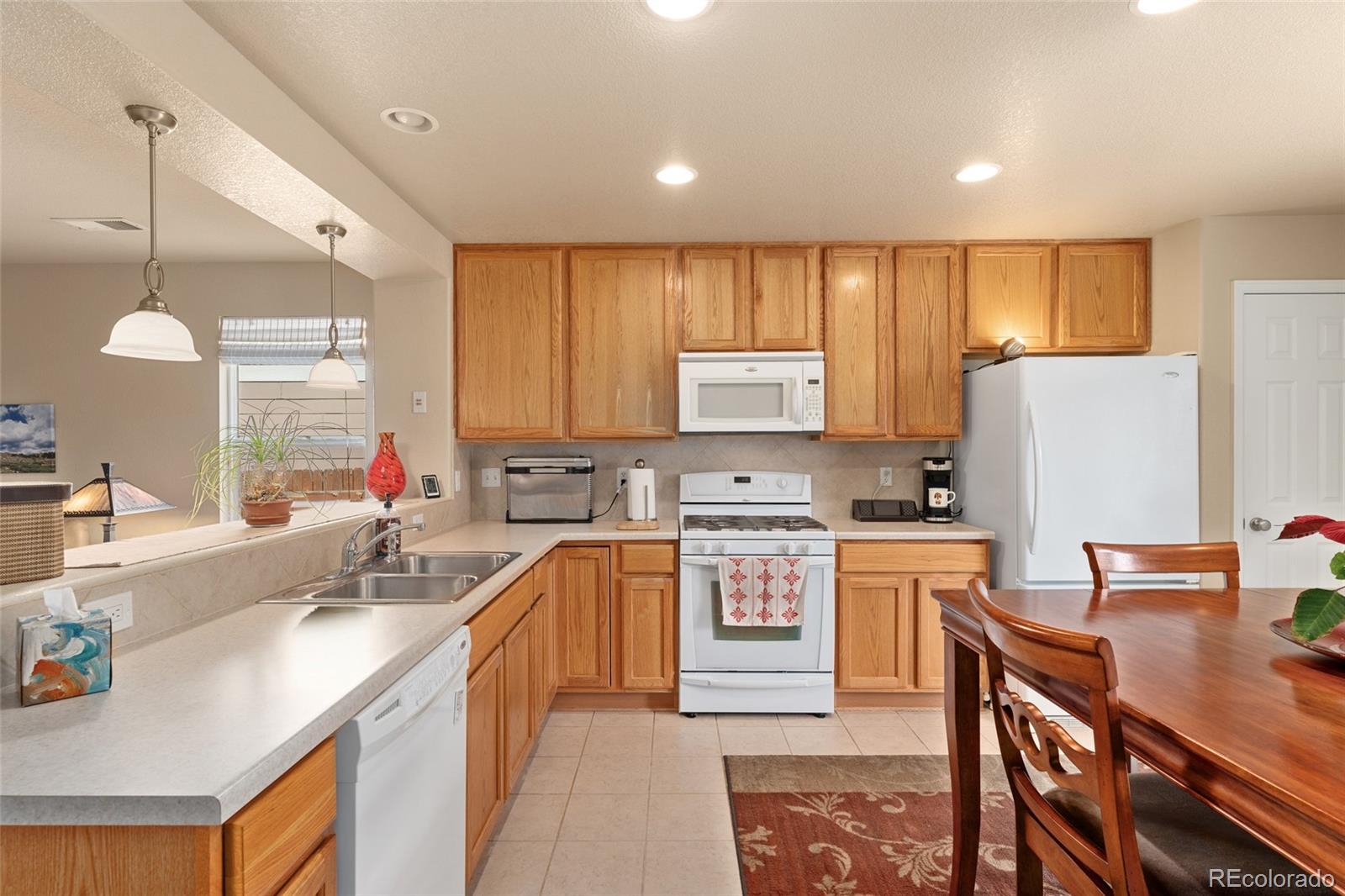 5526 Lewiston Street Denver, CO 80239 - Photo 11 of 25