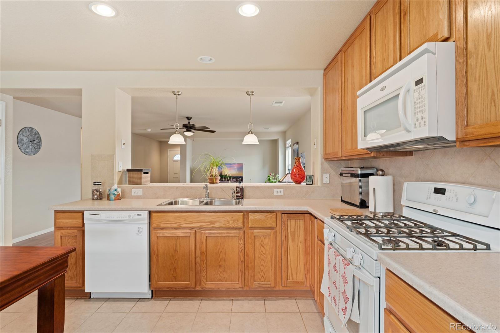 5526 Lewiston Street Denver, CO 80239 - Photo 12 of 25