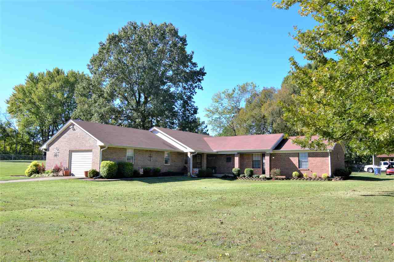 8517 Davidson Road Olive Branch, MS 38654 - Photo 1 of 24 a front view of a house with a yard and trees