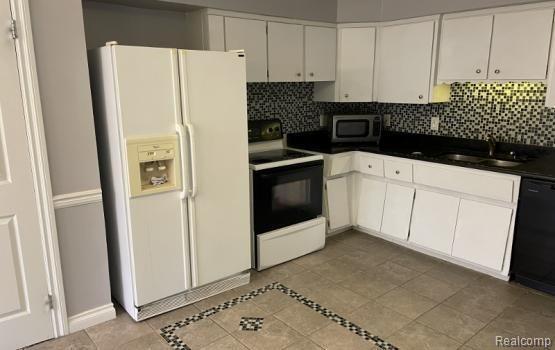982 North Adams Road, Unit 2 Birmingham, MI 48009 - Photo 2 of 23 Kitchen.jpg