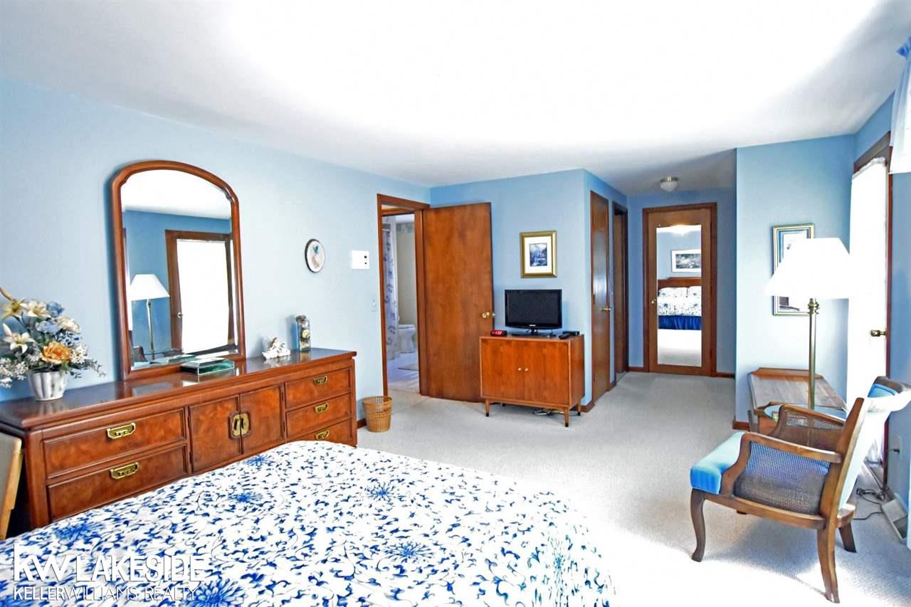 3953 Stonecrest Road West Bloomfield, MI 48322 - Photo 27 of 37 50043021-26.JPG