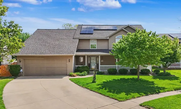 $400,000 | 3208 Cherry Hills Drive, Champaign, IL 61822