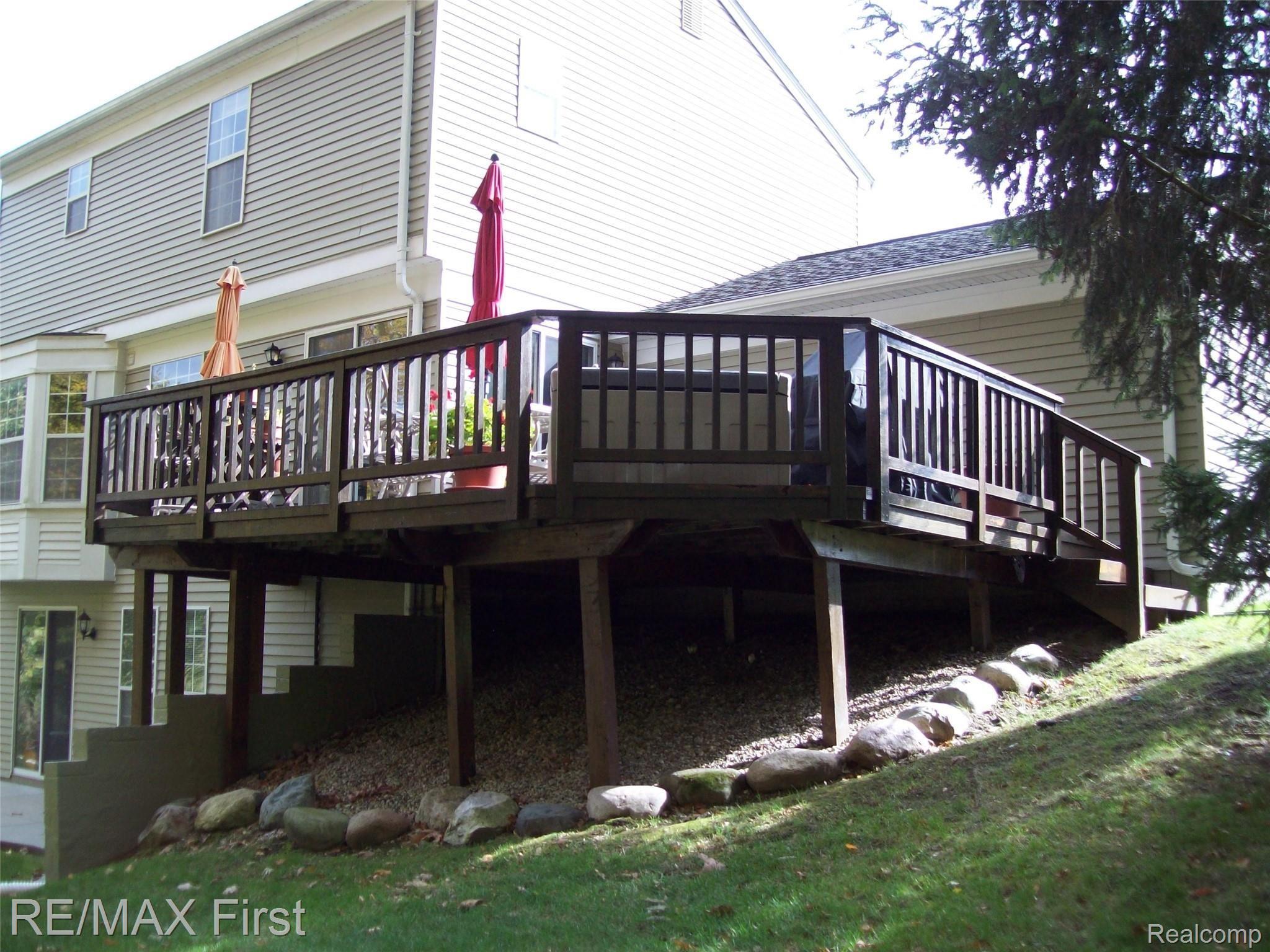 283 Whitney Drive Rochester, MI 48307 - Photo 7 of 56 v7.JPG