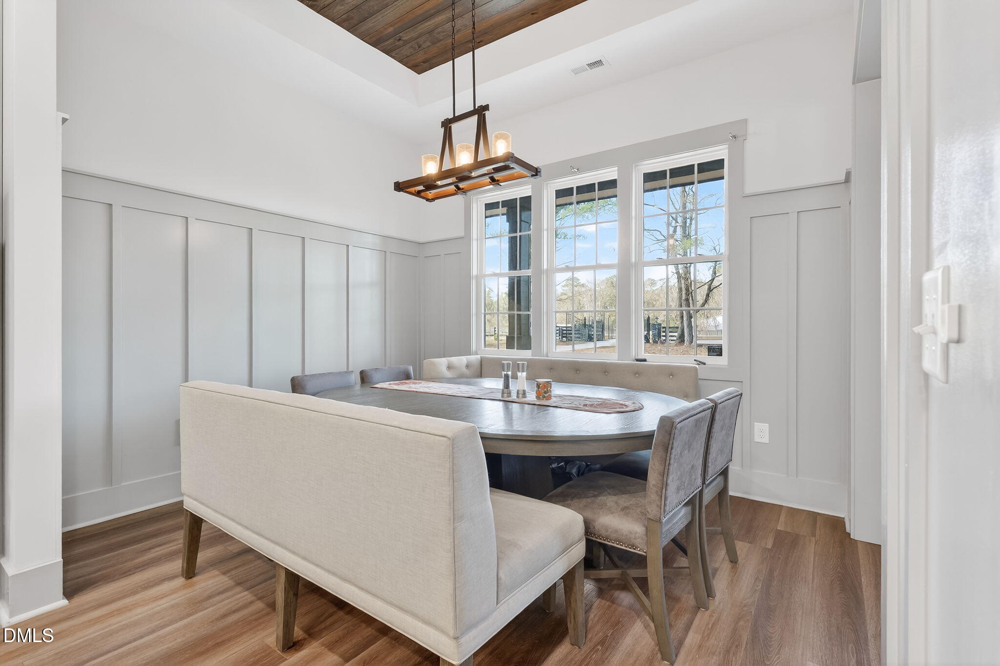 260 Freedom Road Smithfield, NC 27577 - Photo 16 of 75 a dining room with furniture and window