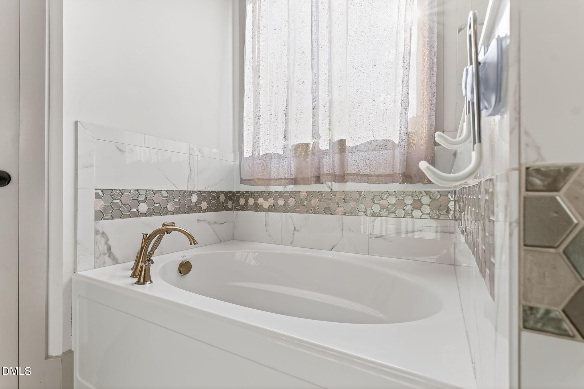 260 Freedom Road Smithfield, NC 27577 - Photo 45 of 75 a bathroom with a bathtub and window
