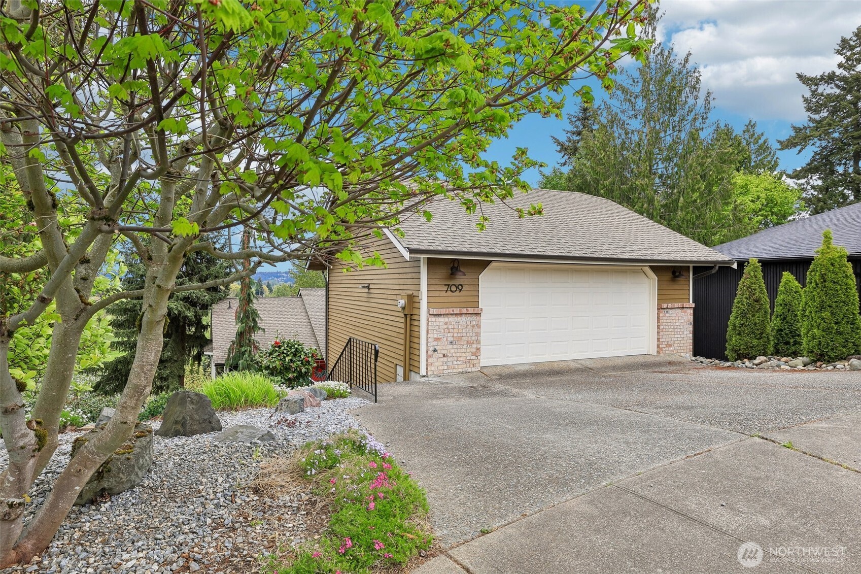 709 22nd Street Southwest Puyallup, WA 98371 - Photo 4 of 40