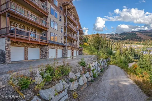 $1,275,000 | 128 Mogul Hill Road, Unit 303, Sandpoint, ID 83864