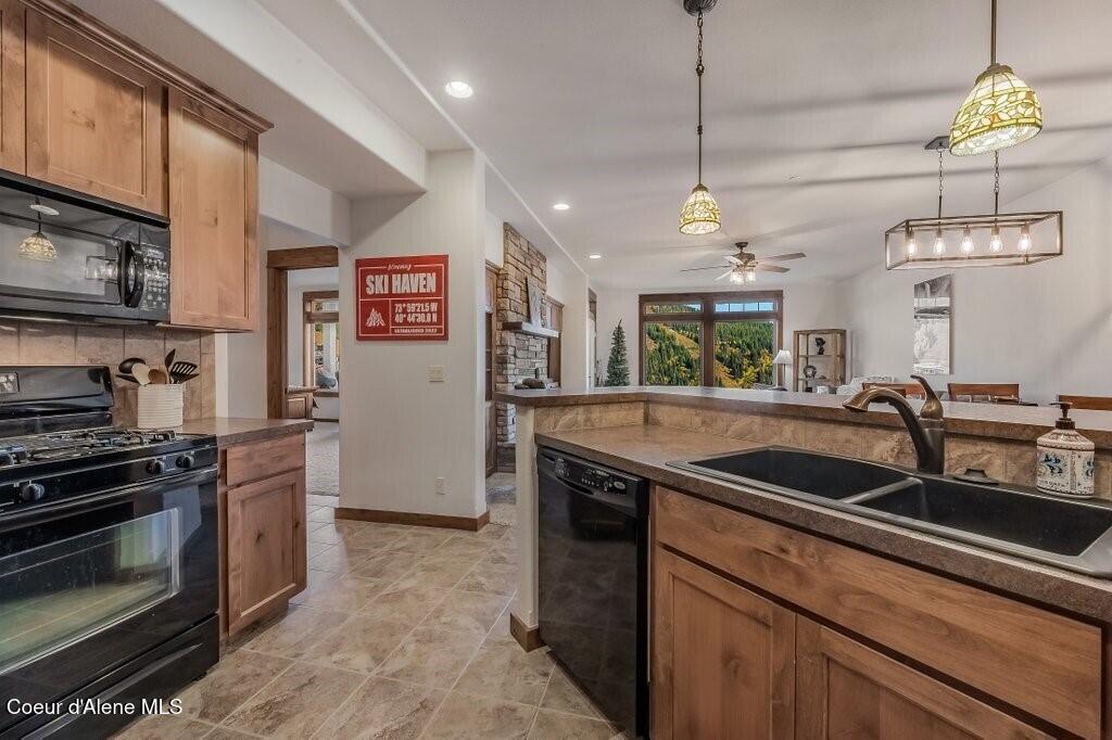 128 Mogul Hill Road, Unit 303 Sandpoint, ID 83864 - Photo 8 of 75 Large Kitchen