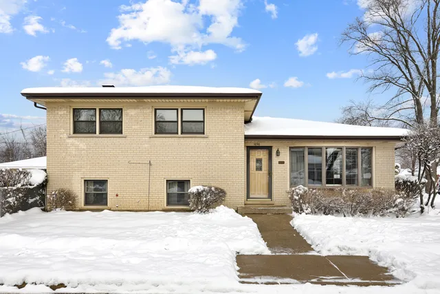 $499,999 | 1696 South Elm Street, Des Plaines, IL 60018