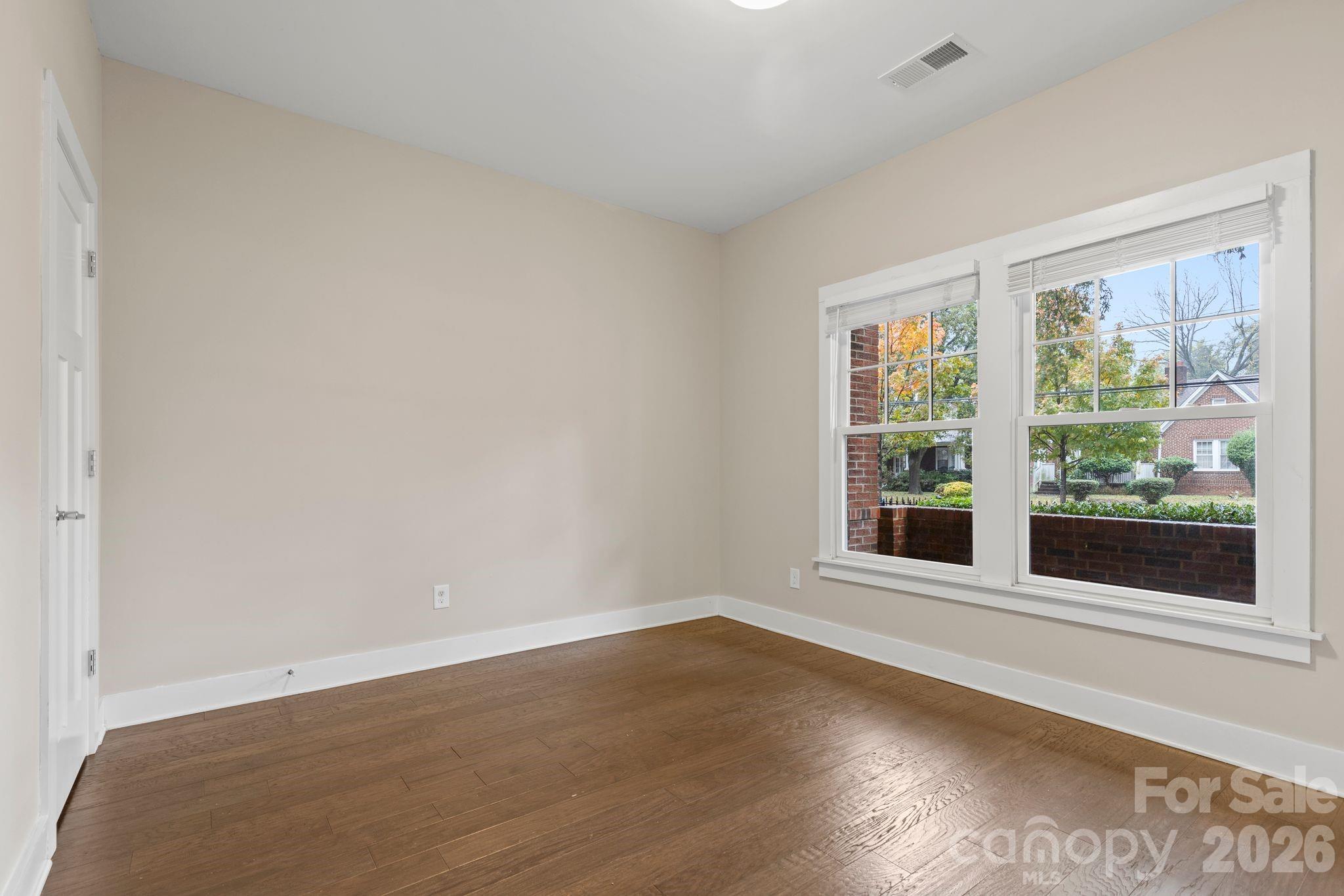 129 Grandin Road Charlotte, NC 28208 - Photo 13 of 35