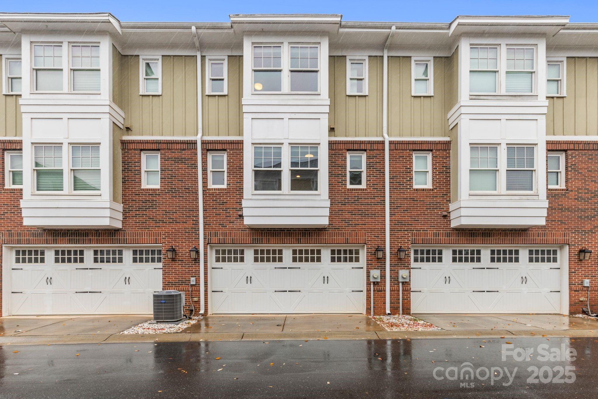 129 Grandin Road Charlotte, NC 28208 - Photo 34 of 35 a front view of a building