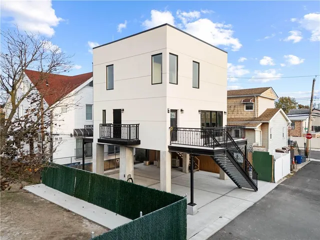$989,000 | 62 Abbey Court | Gerritsen Beach