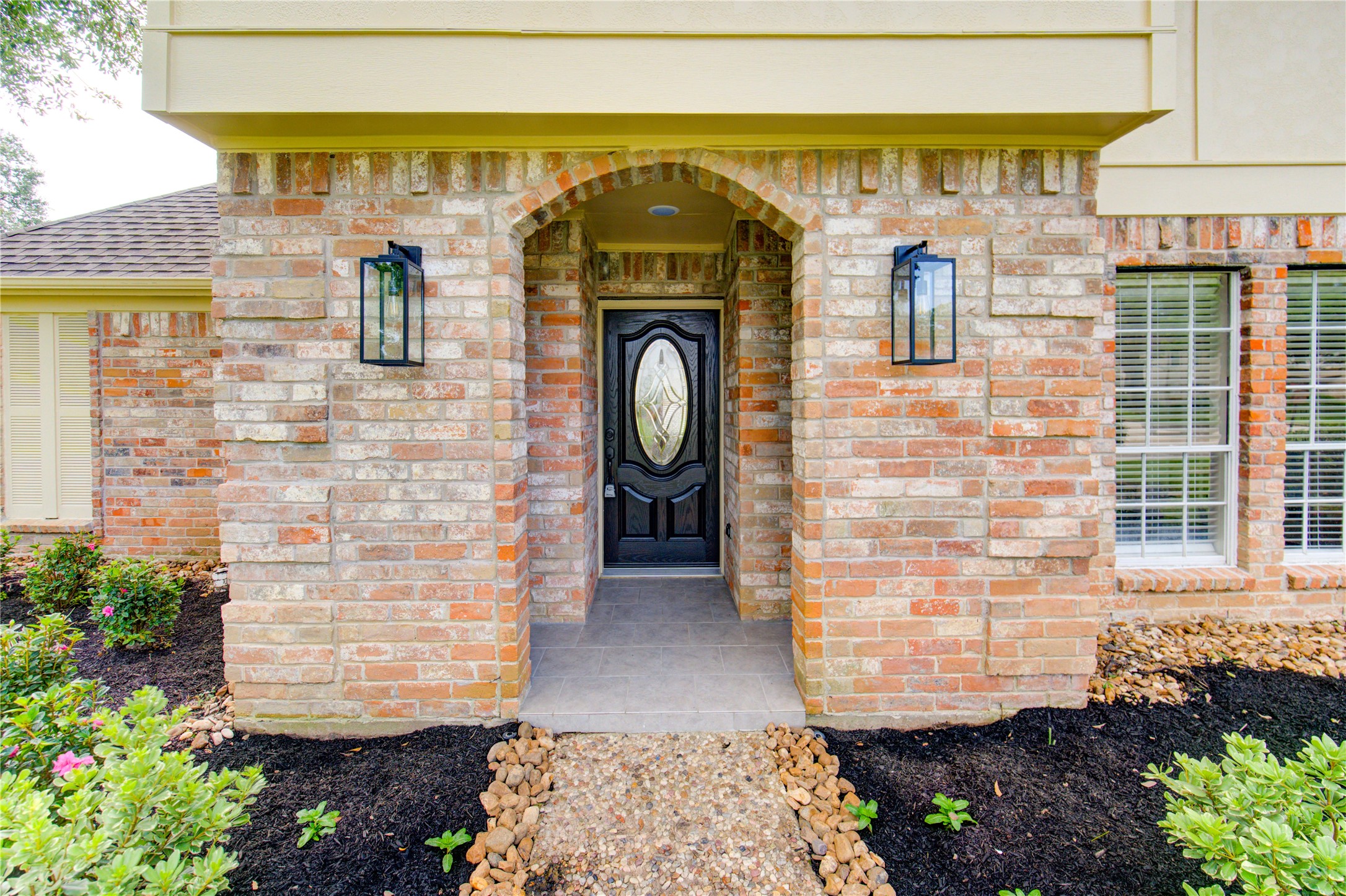 9115 Taidswood Drive Spring, TX 77379 - Photo 4 of 45 An inviting front tiled entry, protected from the weather and offers a secluded space on each side for your packages!