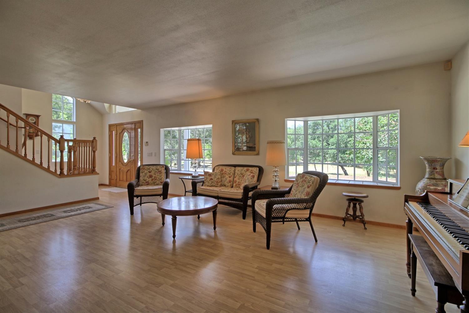 205 Palomar Road Ojai, CA 93023 - Photo 11 of 38 a living room with furniture and wooden floor
