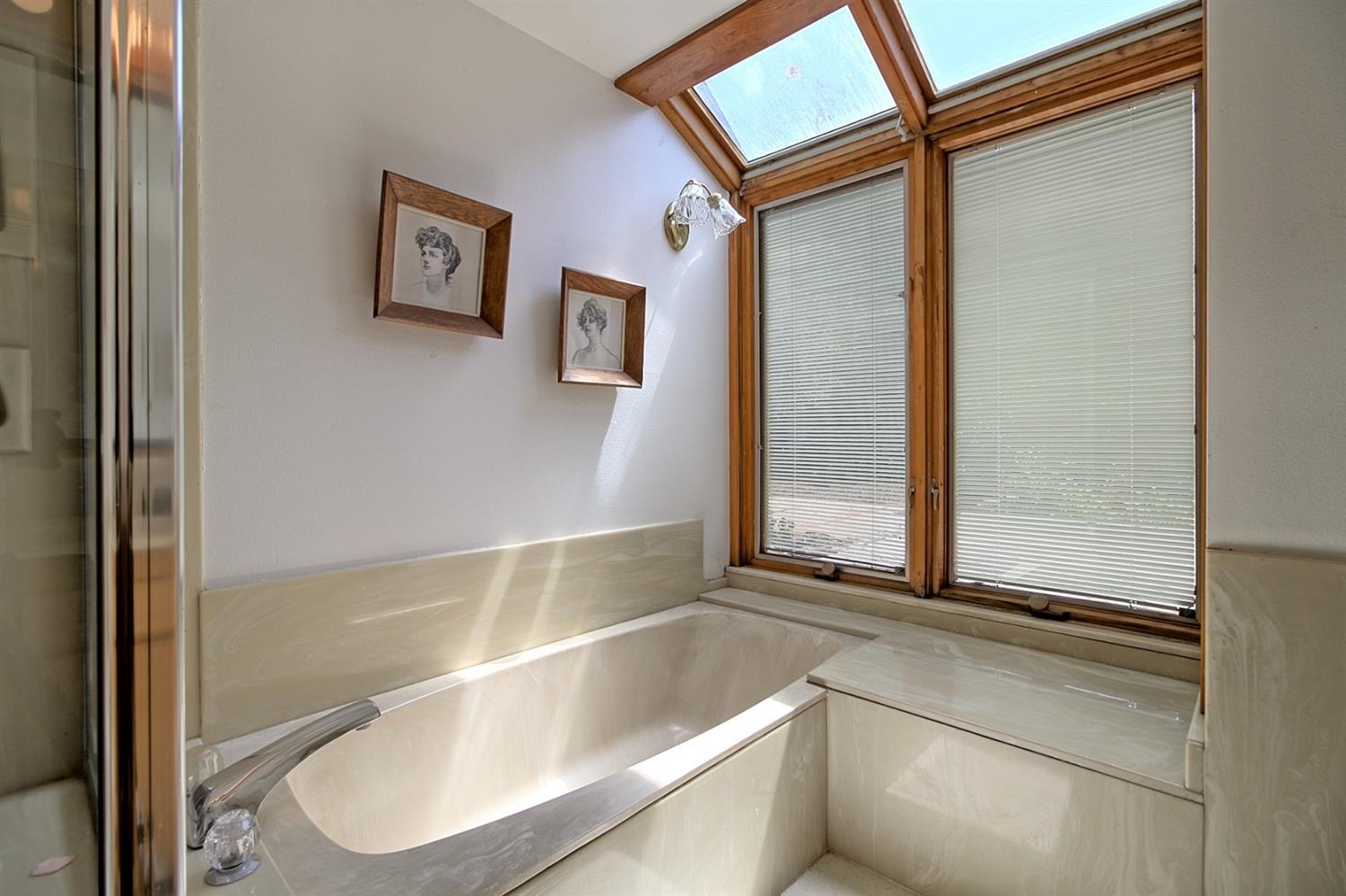 205 Palomar Road Ojai, CA 93023 - Photo 27 of 38 a bathroom with a bathtub and a shower